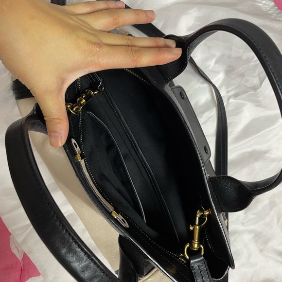 Authentic Chloé bag used - in very good condition. Bought for $2000 - Picture 4 of 5